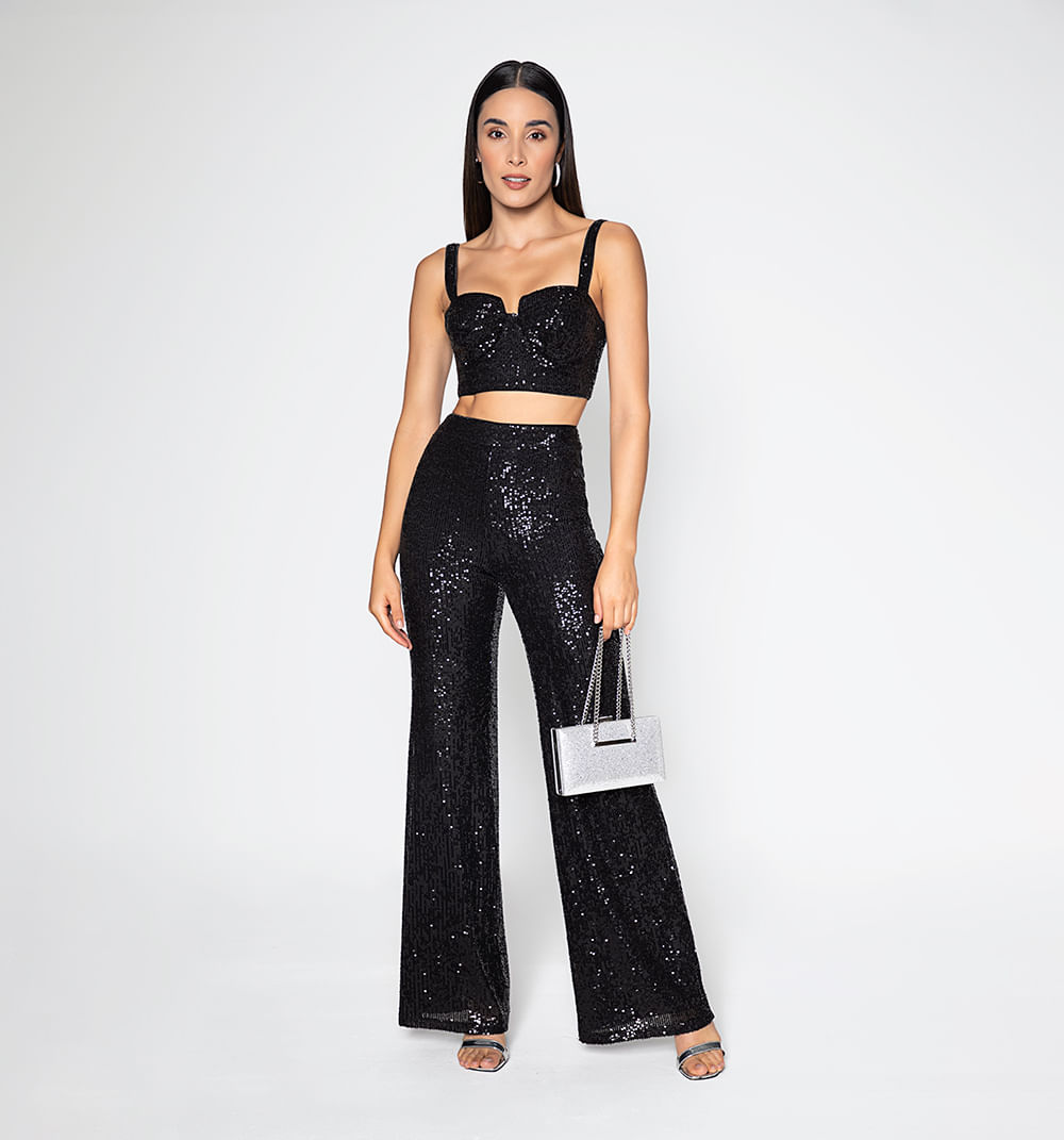 Conjunto con crop top y pantalon laro bo
