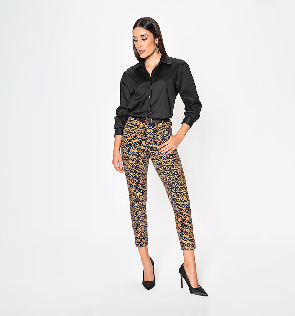 Pantalon tipo chino con correa