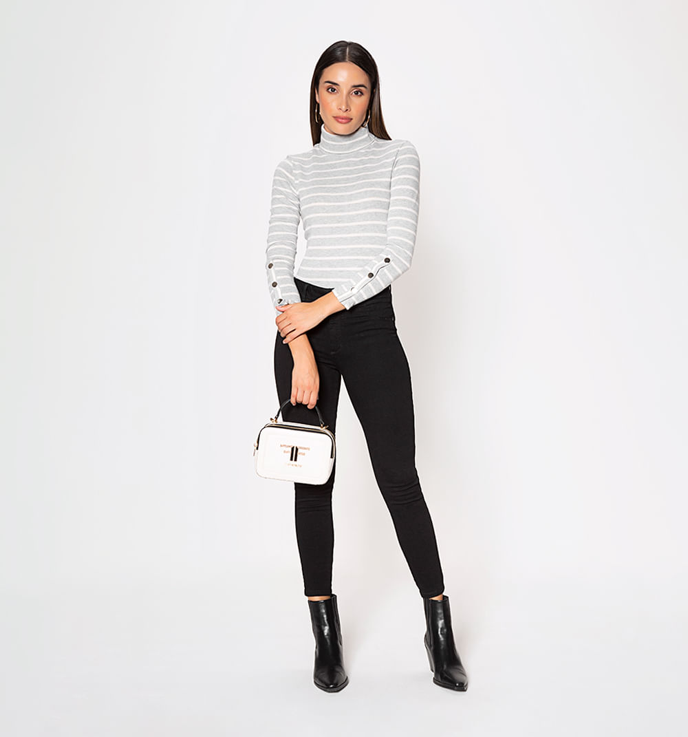 Blusa manga larga con broches cuello tor
