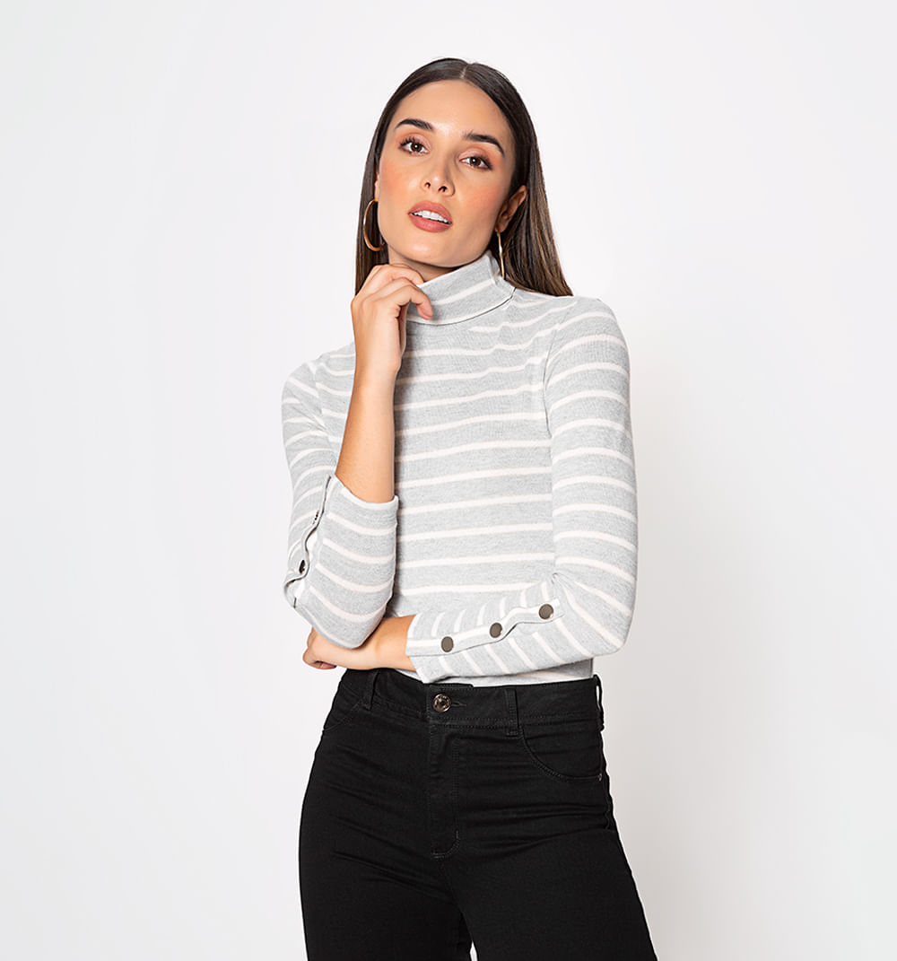 Blusa manga larga con broches cuello tor