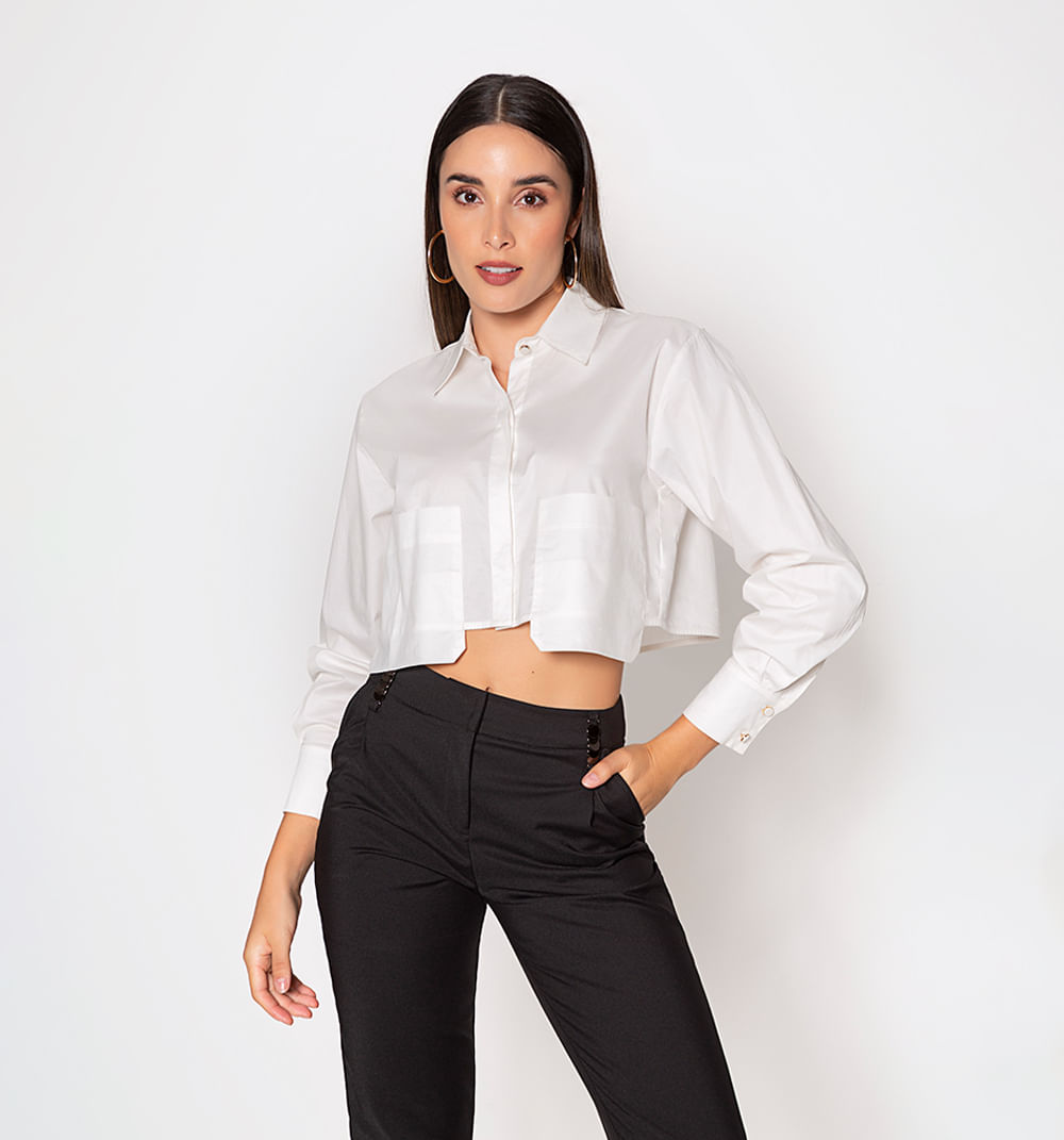 Camisa crop con bolsillos flotantes