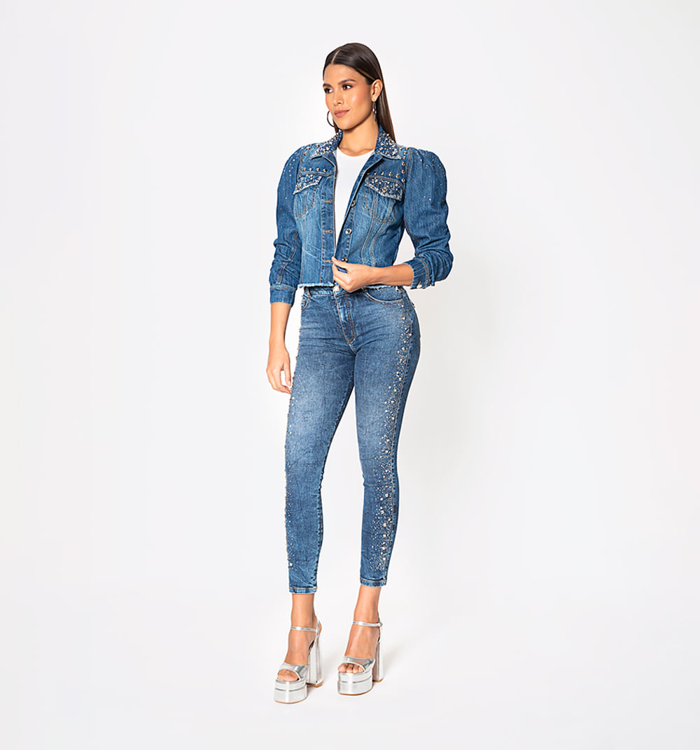 Chaqueta corta, taches y cristales
