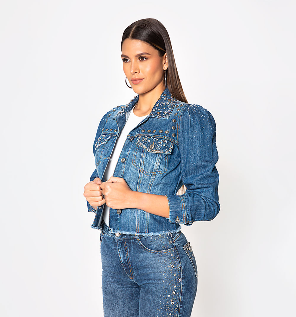 Chaqueta corta, taches y cristales