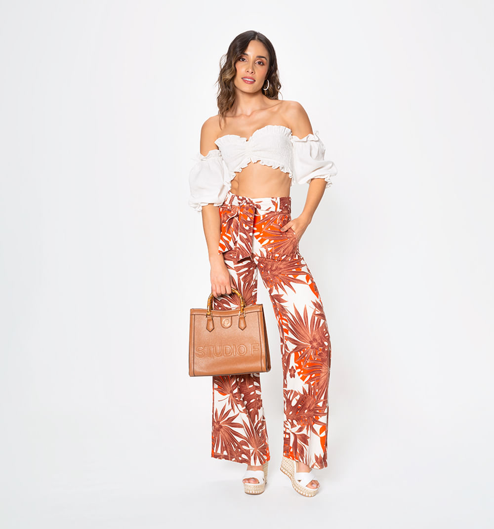 Pantalon tipo palazzo con correa ancha