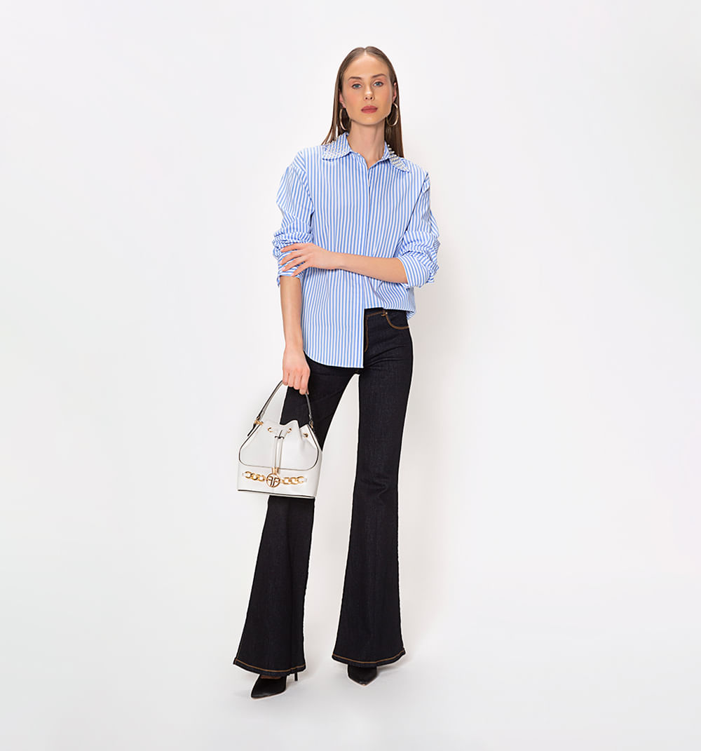 Camisera con perlas en el cuello