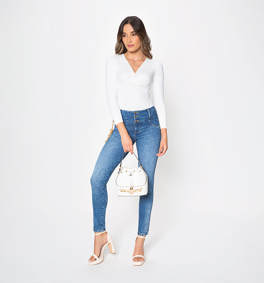 Jean skinny, tiro medio, levanta cola, c
