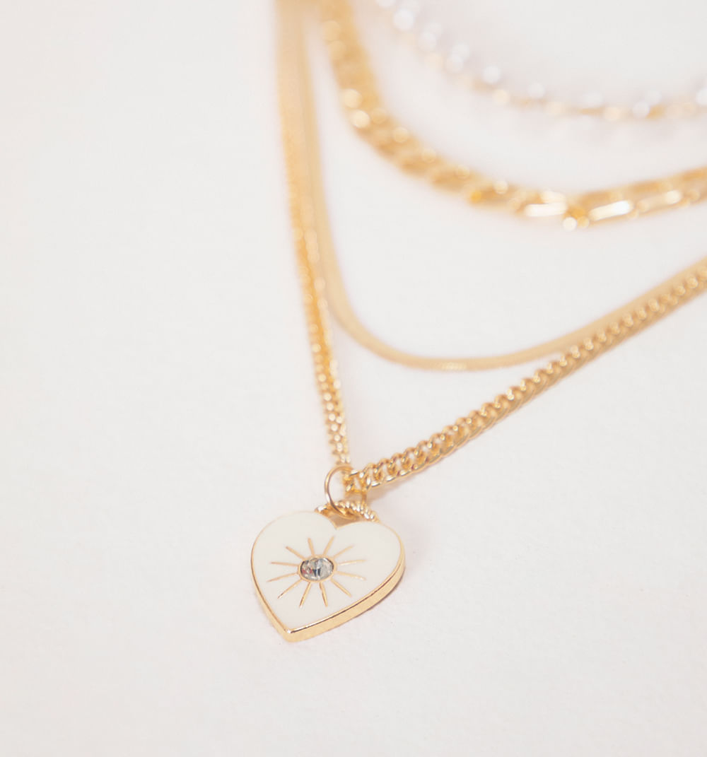 Collar multicapas con perlas y corazon