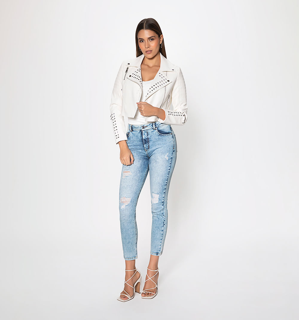 Chaqueta pu con taches en solapa y manga
