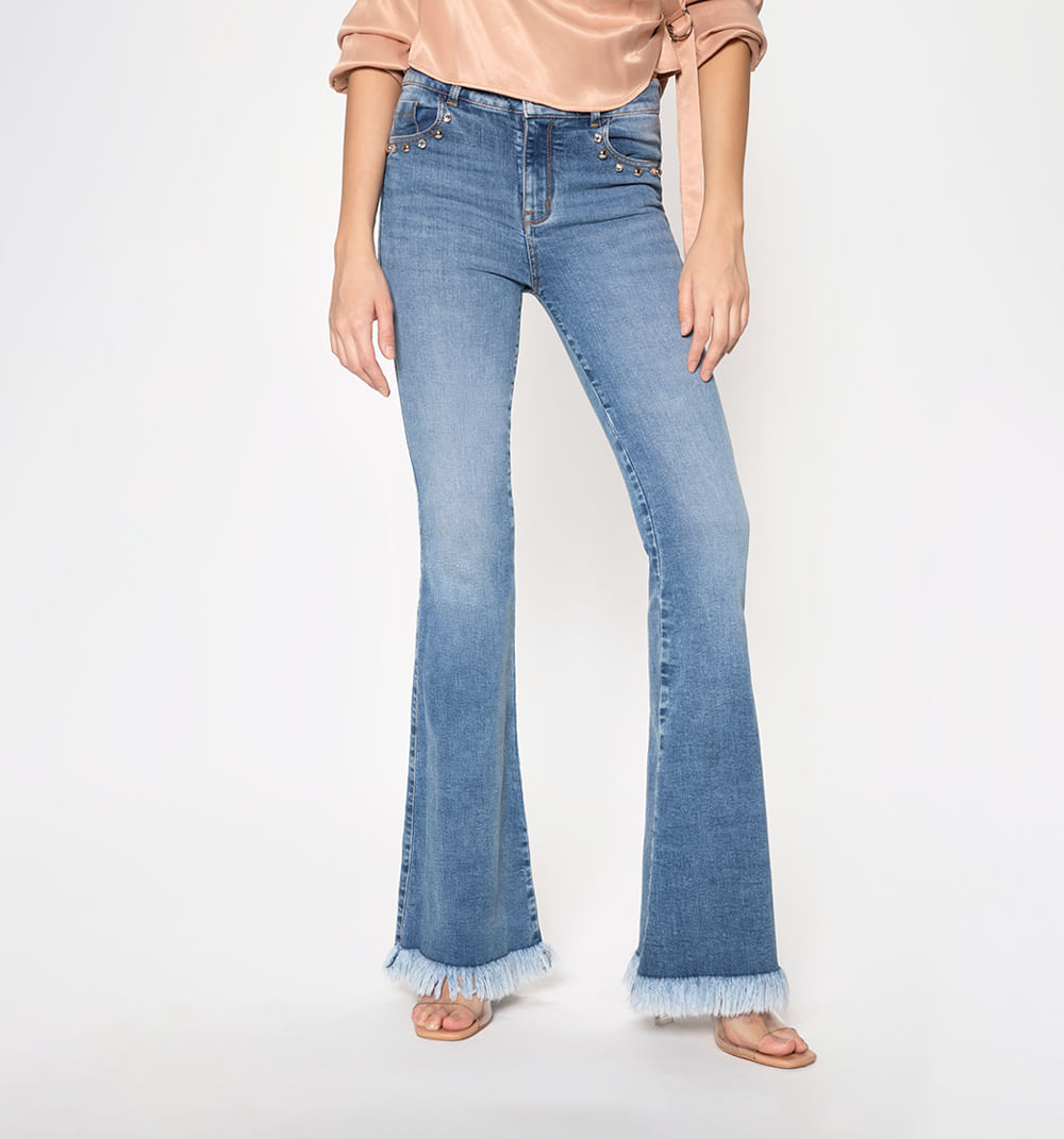Jean campana tiro medio, con apliques en