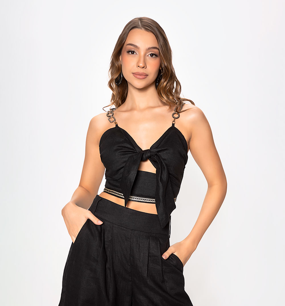Blusa crop con amarre en delantero y tir
