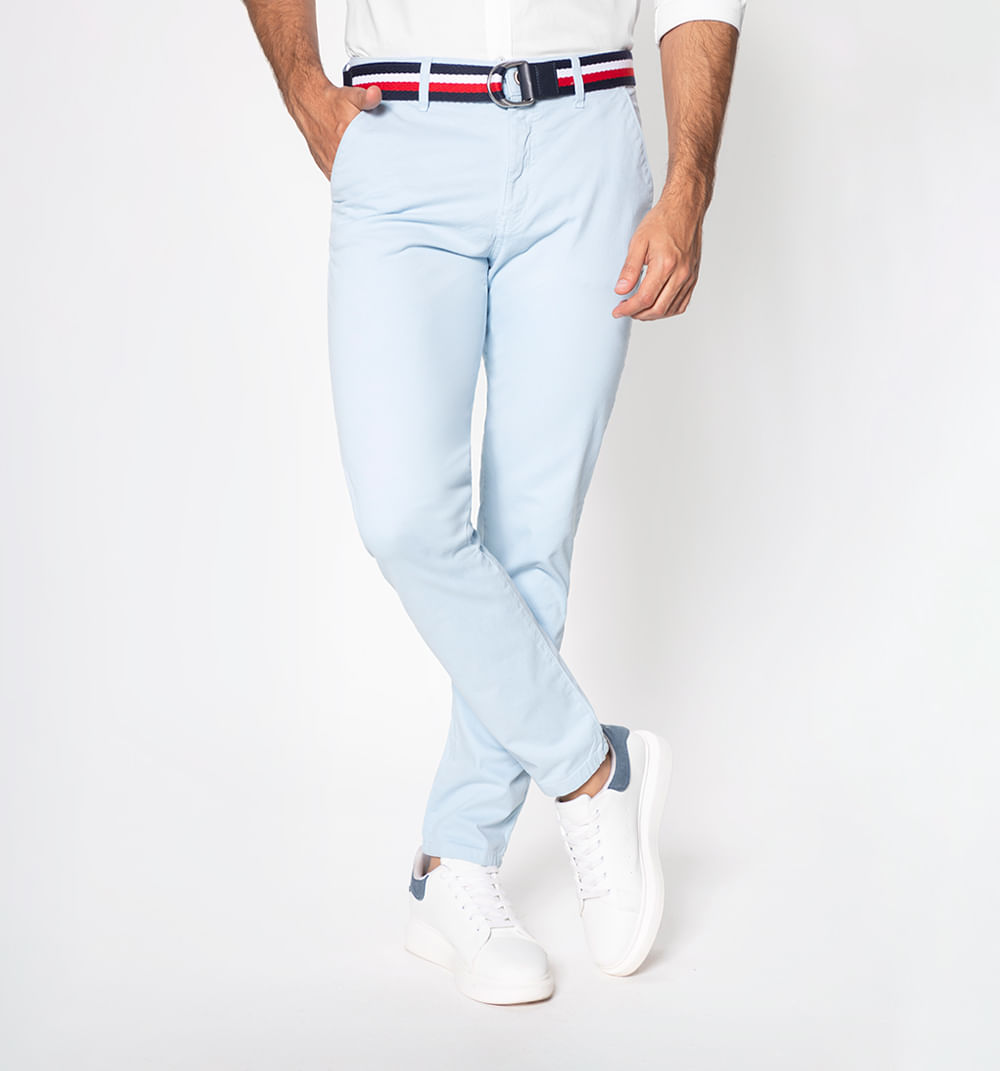 Pantalón tipo chino con correa