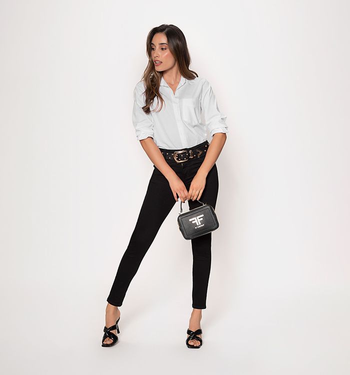 Jean ultraslim, tiro medio, con bolsillo