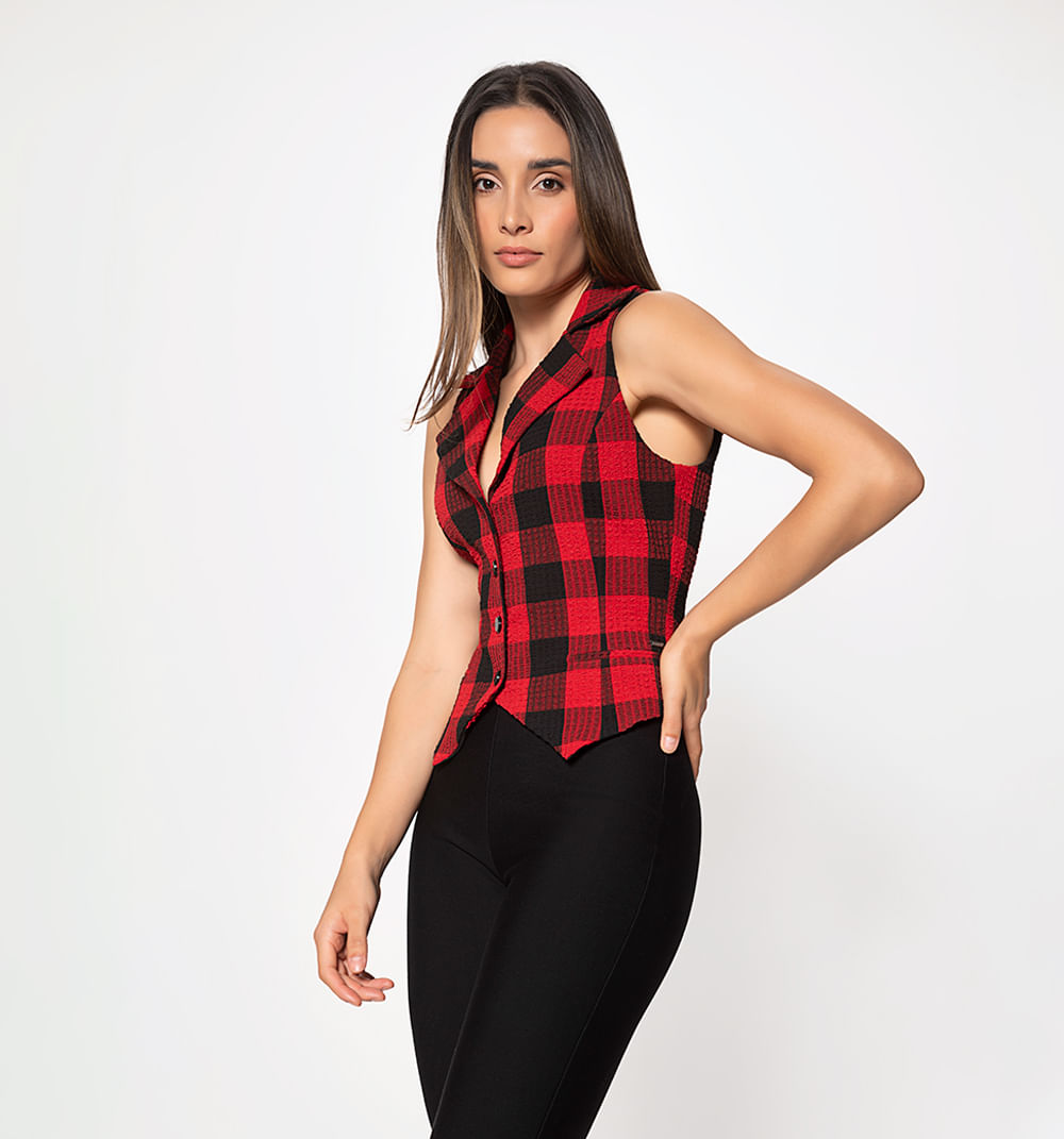 Chaleco con solapa y botonadura frontal