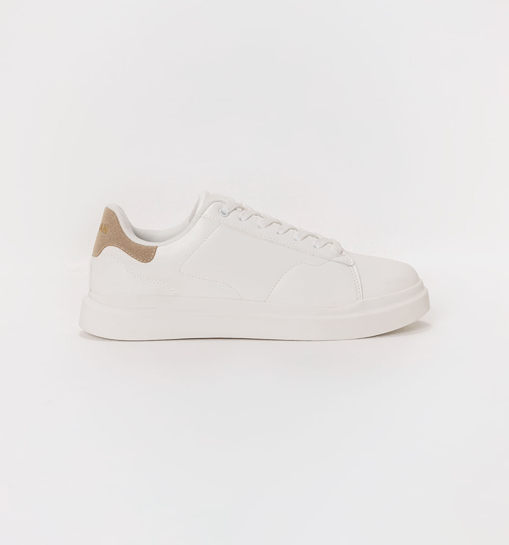 Tenis en contraste color ojal