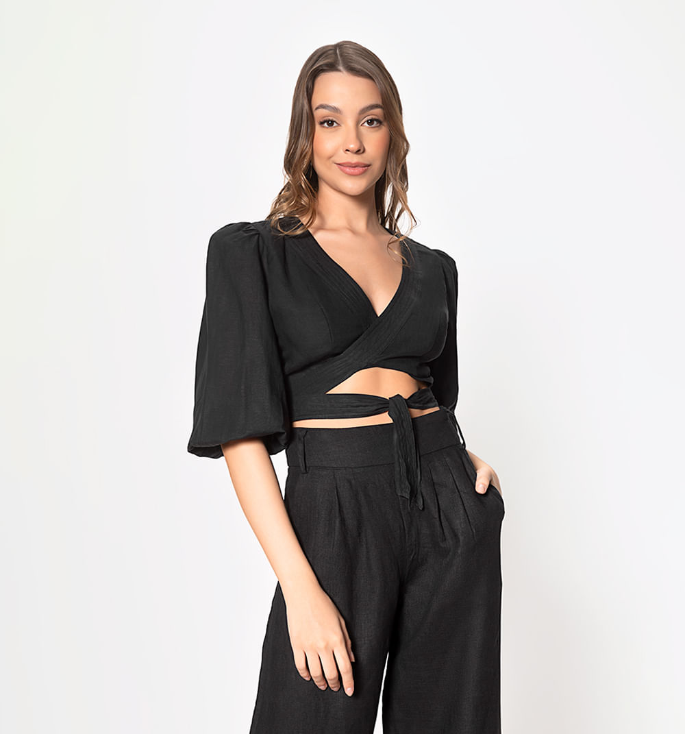 Blusa corta cruzada multiples pespuntes