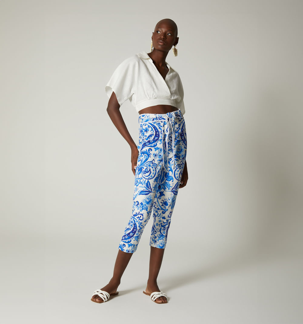 Pantalon capri con tira de anudar