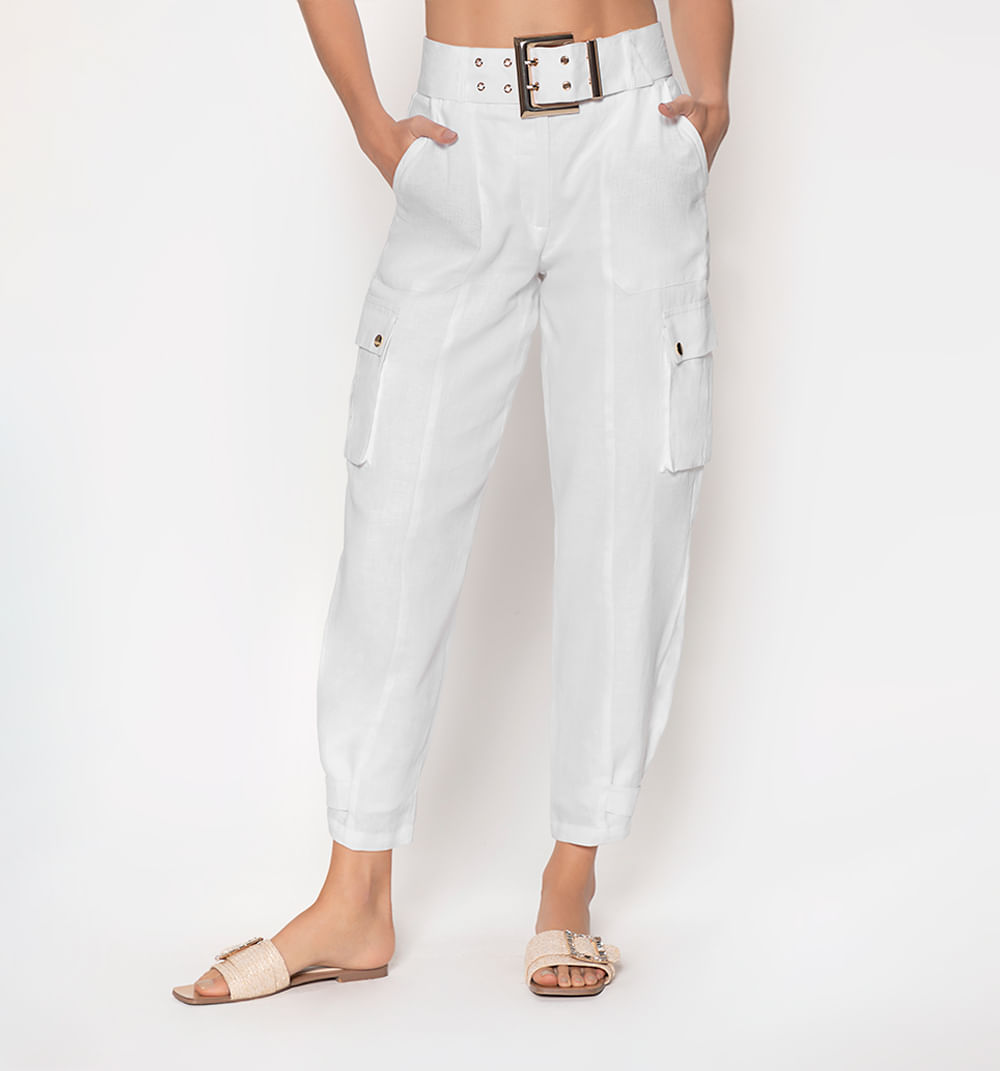 Pantalon tipo cargo con detalle en bota