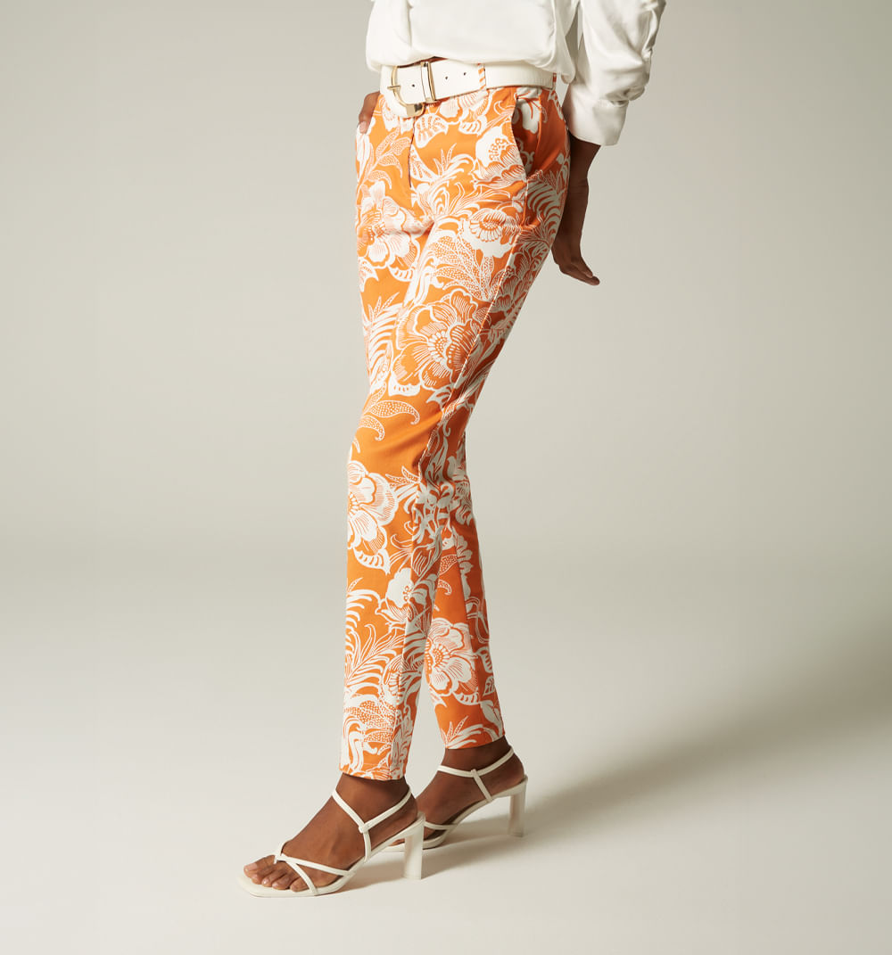 Pantalon chino con correa