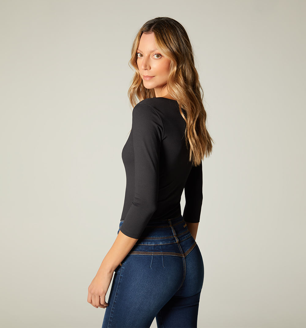 Blusa manga 3/4 escote ojal