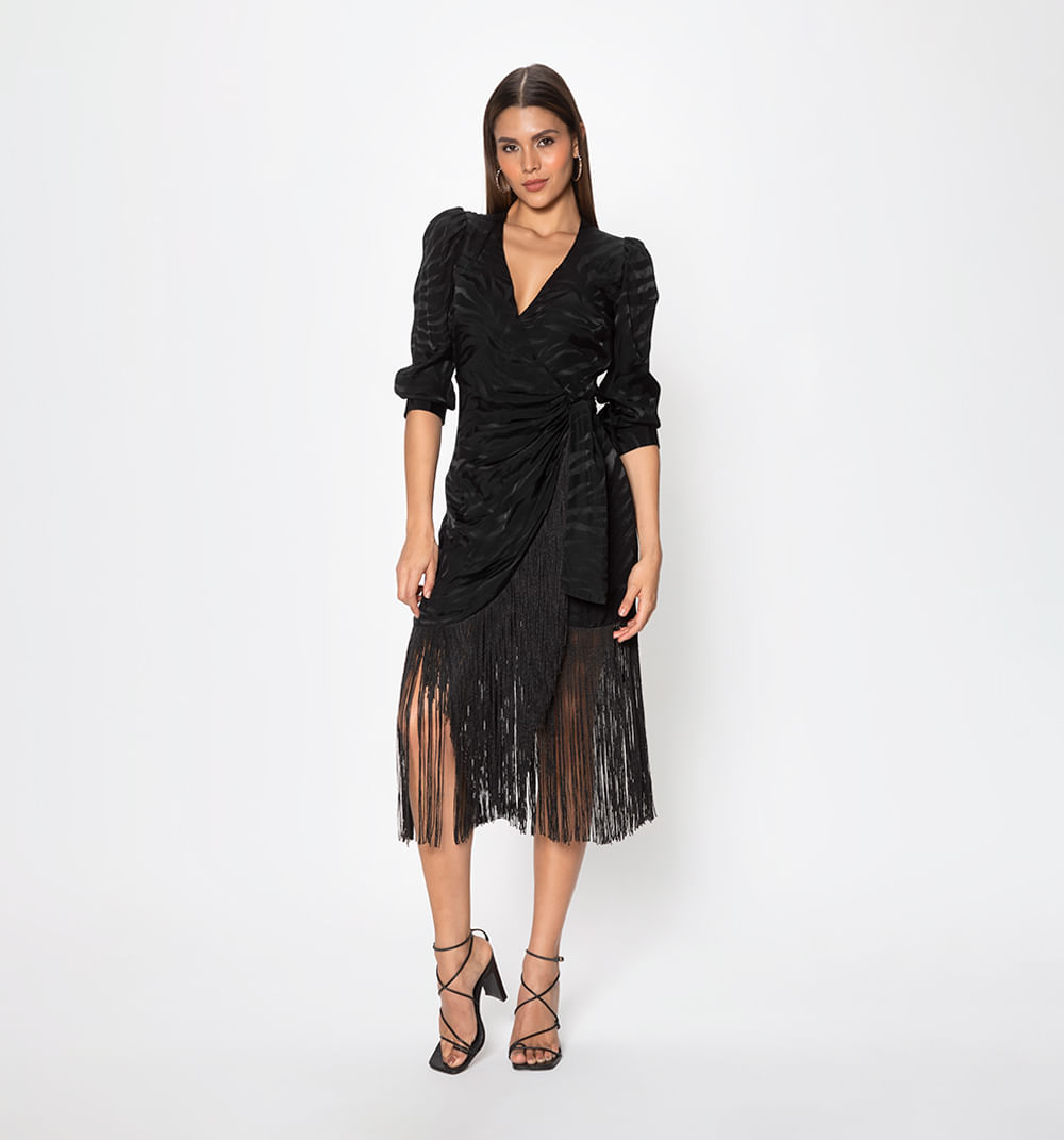 Vestido cruzado con flecos