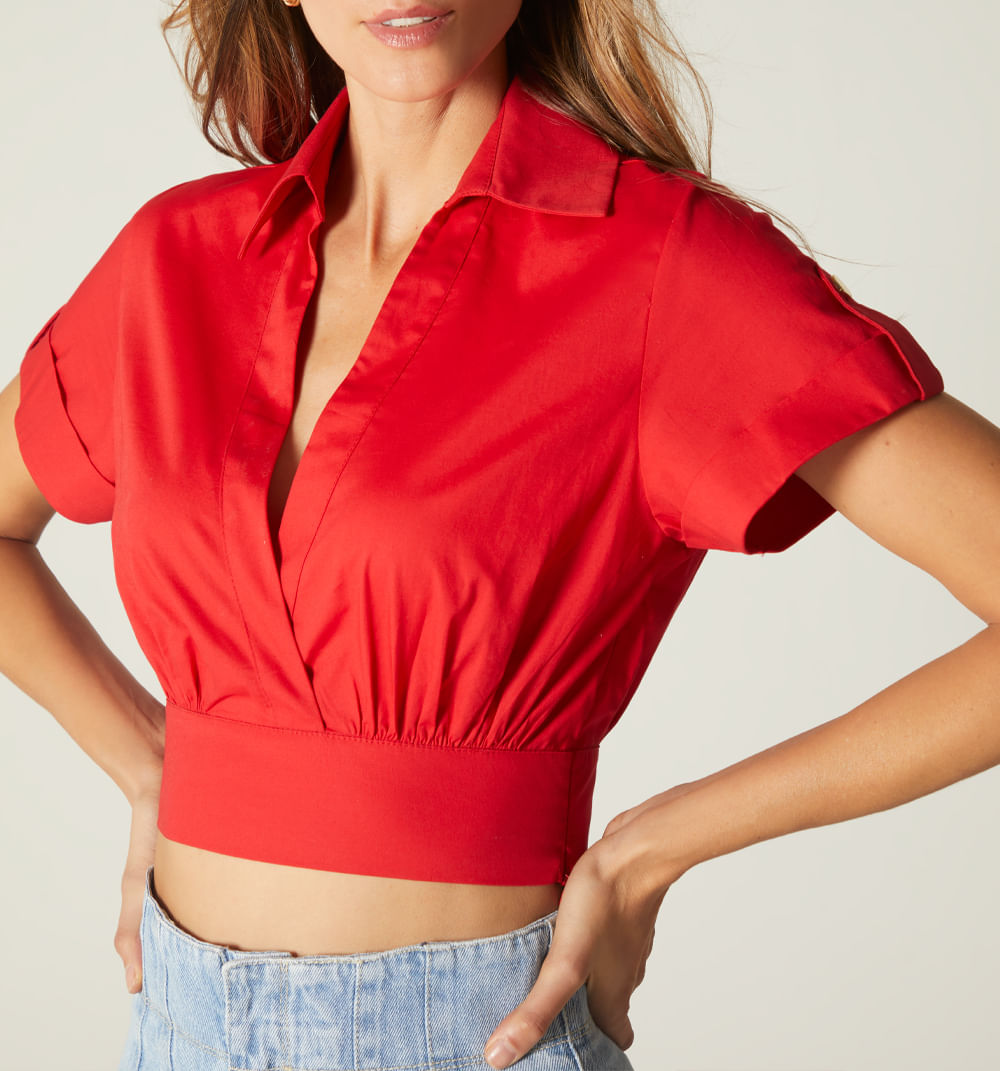 Blusa crop manga corta con guardapolvo y