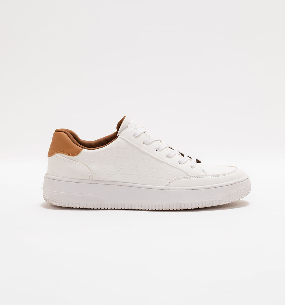 Tenis para hombre con logo repujado