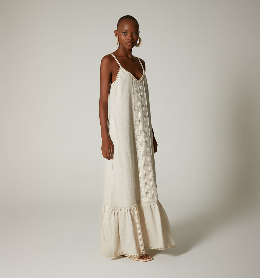 Vestido largo con encajes ancho en centr