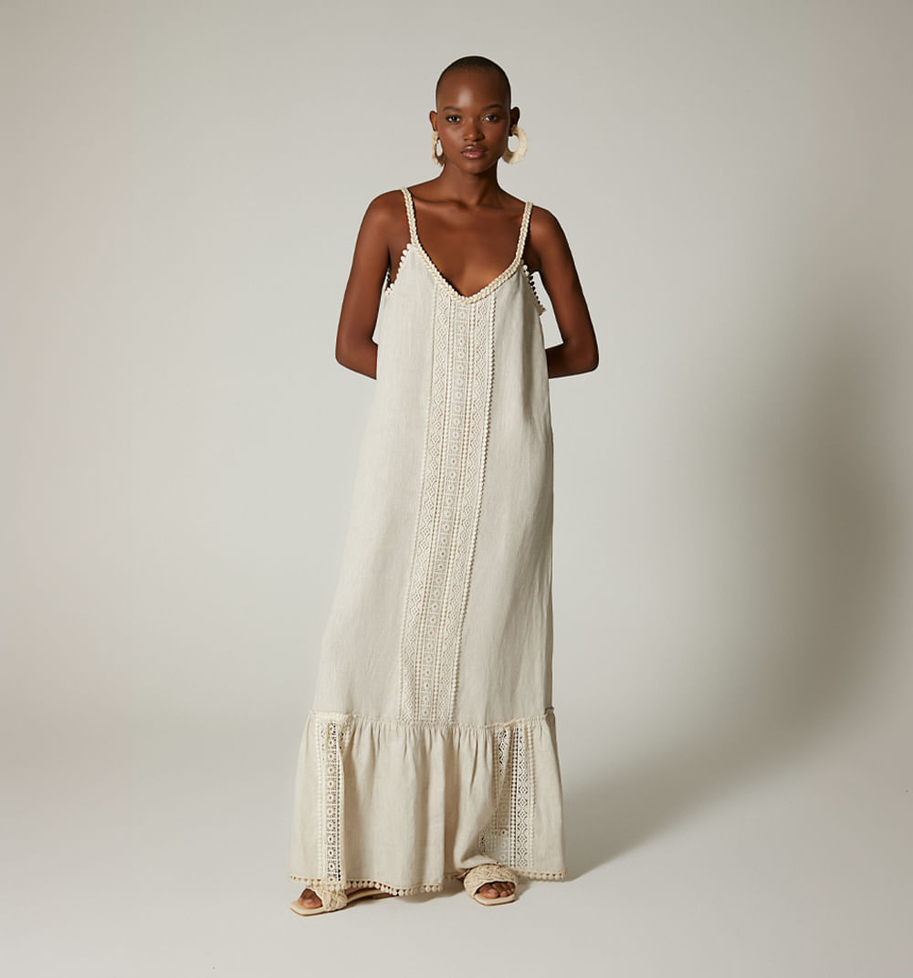 Vestido largo con encajes ancho en centr