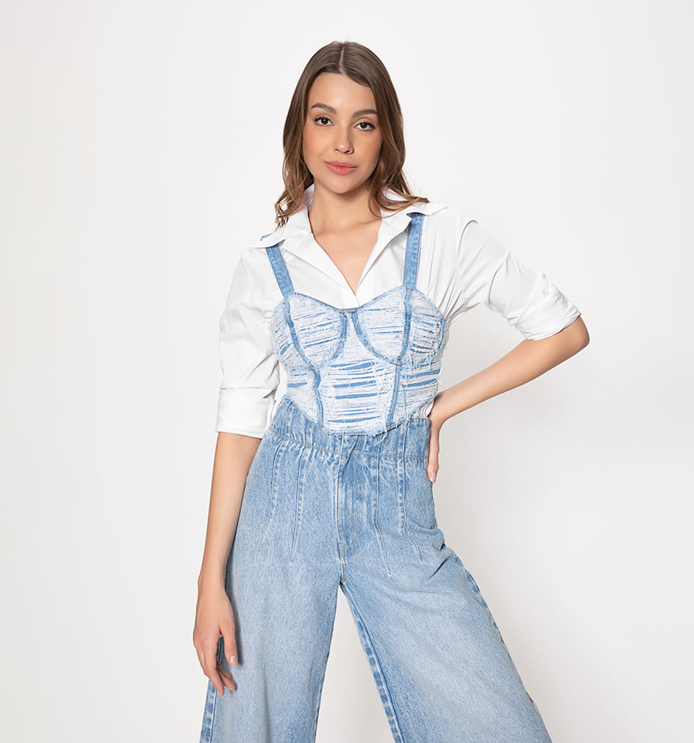 Crop top denim con copas y destroyec