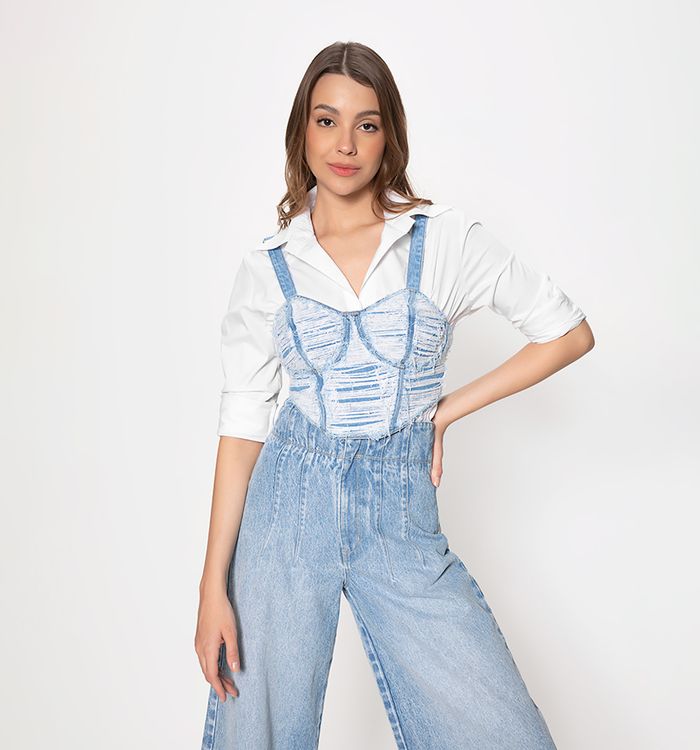 Crop top denim con copas y destroyec