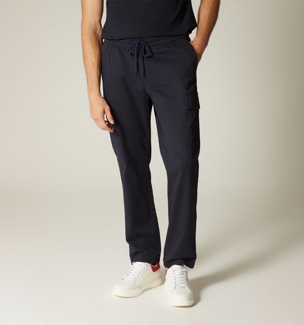 Pantalon de hombre cargo con placa