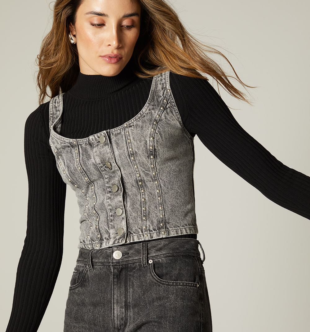 Blusa sisa crop, cortes con remaches