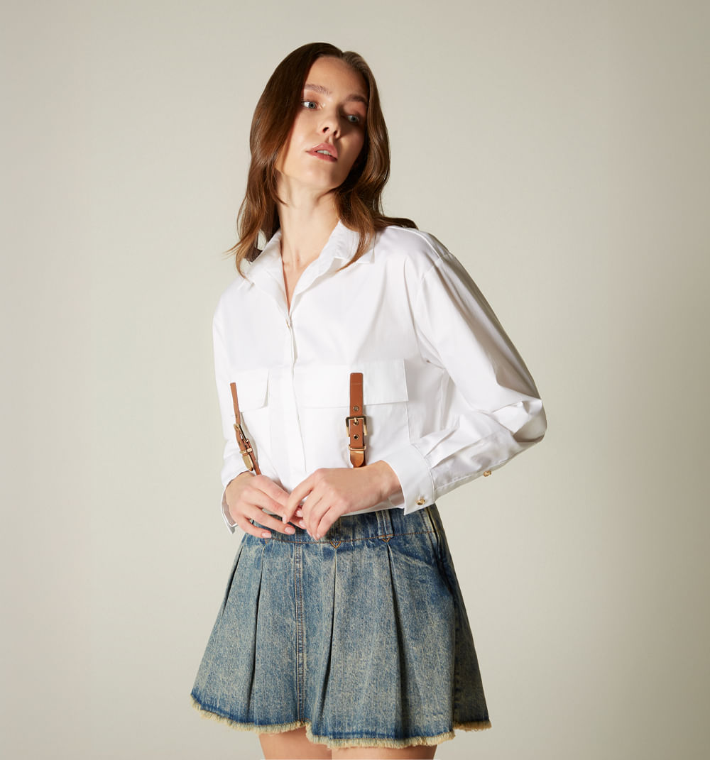 Camisera corta manga larga con detalle en bolsillo
