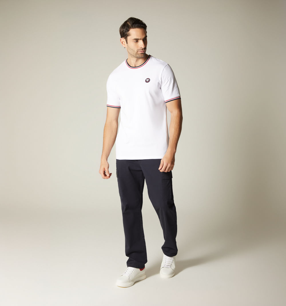 Camiseta para hombre con bordado cuello redondo