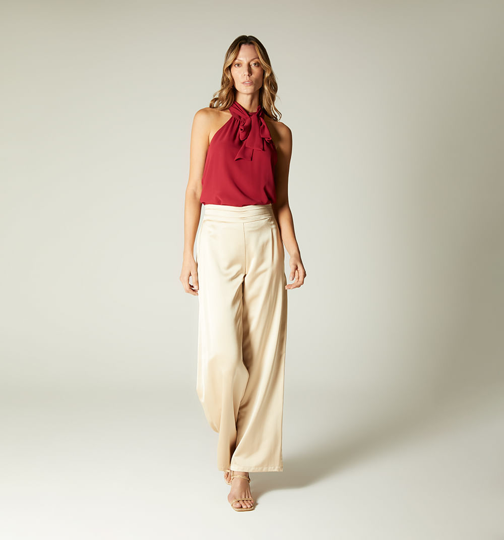 Blusa cuello alto con amarre