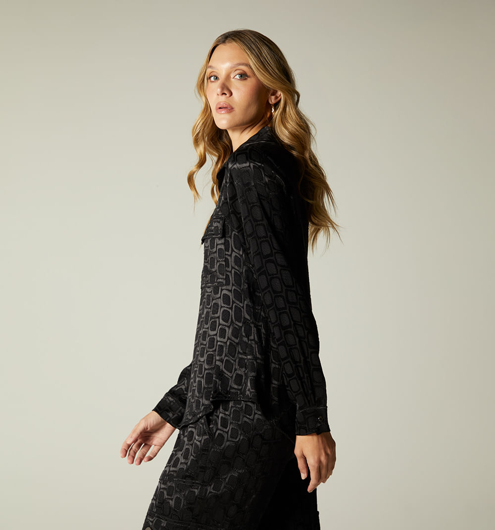 Blusa camisera con bolsillos