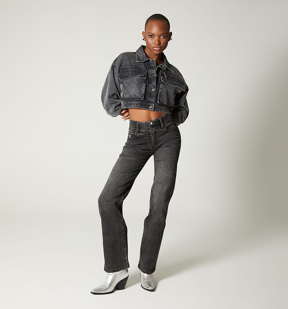 Chaqueta  corta, bolsillos cargo, cierre