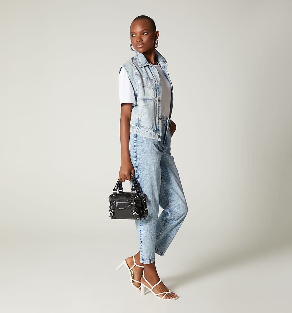 Chaleco denim con cortes y costuras