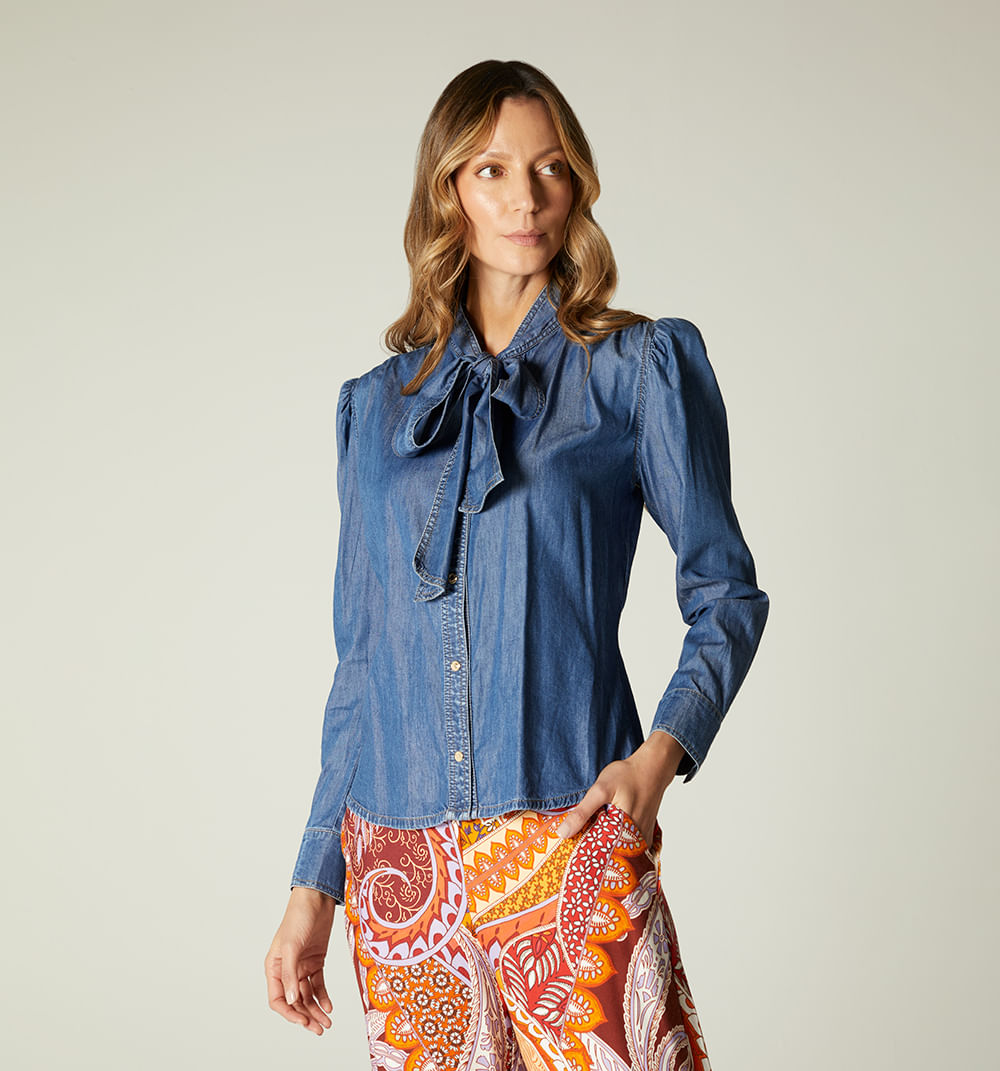 Blusa camisera denim, con moño