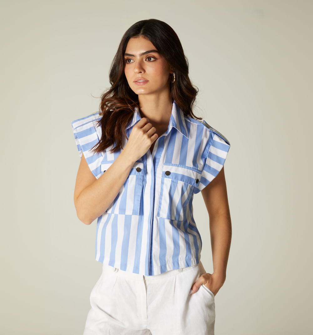Blusa boxy manga corta con bolsillos en delantero