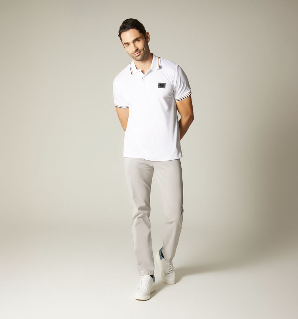 Polo para hombre slim con placa