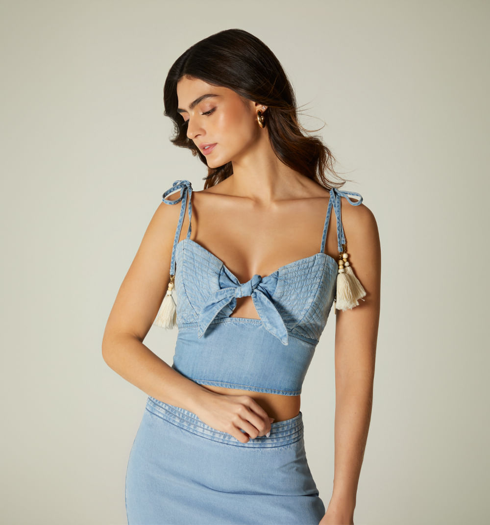 Crop top  de amarrar con múltiples pespu