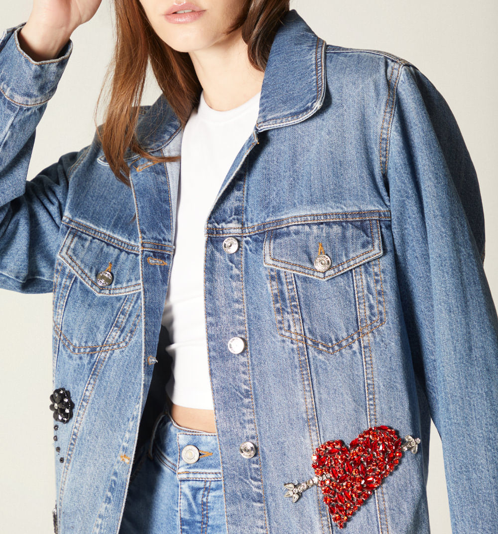 Chaqueta over size con apliques love