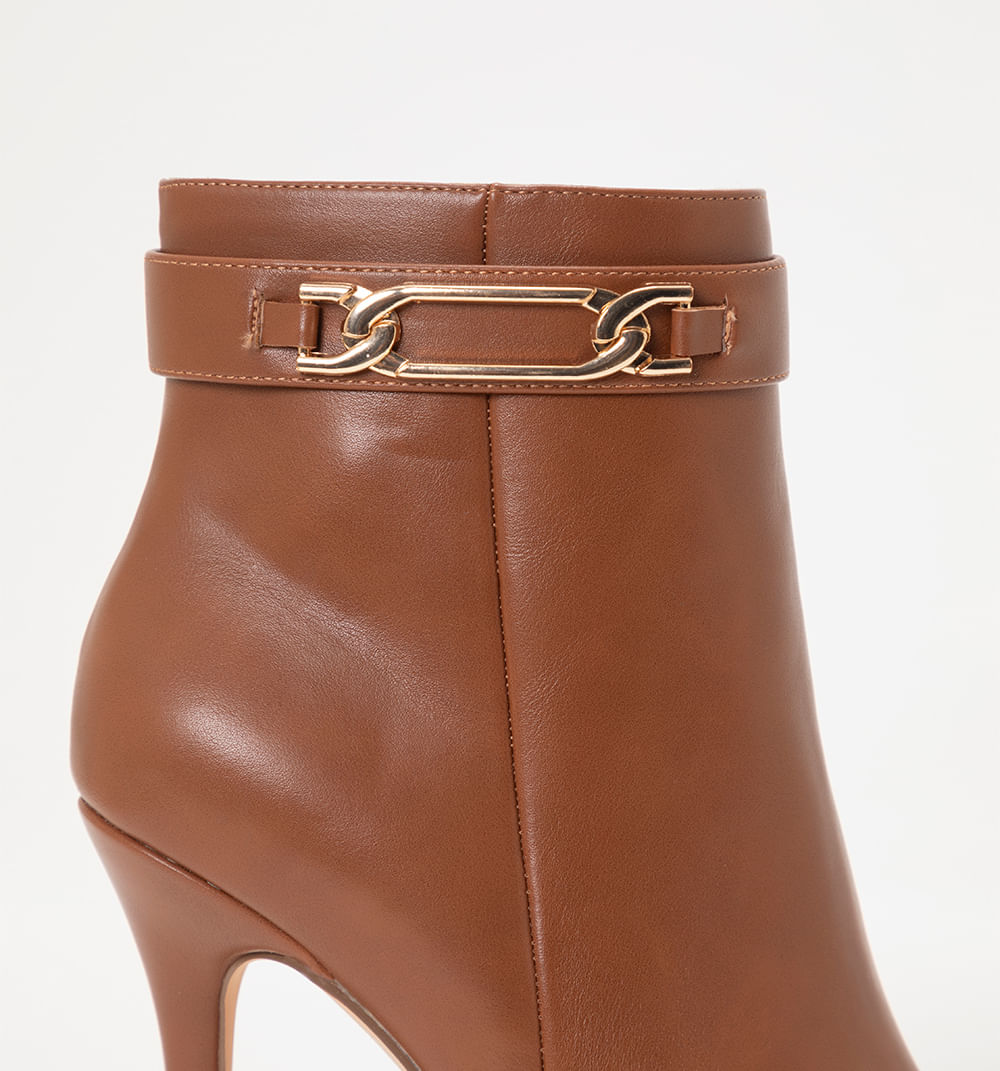 Botin tacon con hebilla