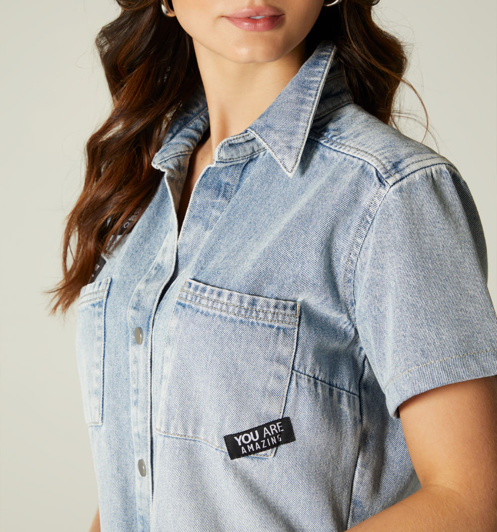 Vestido camisero, manga corta, corto ruedo rustico desflecado