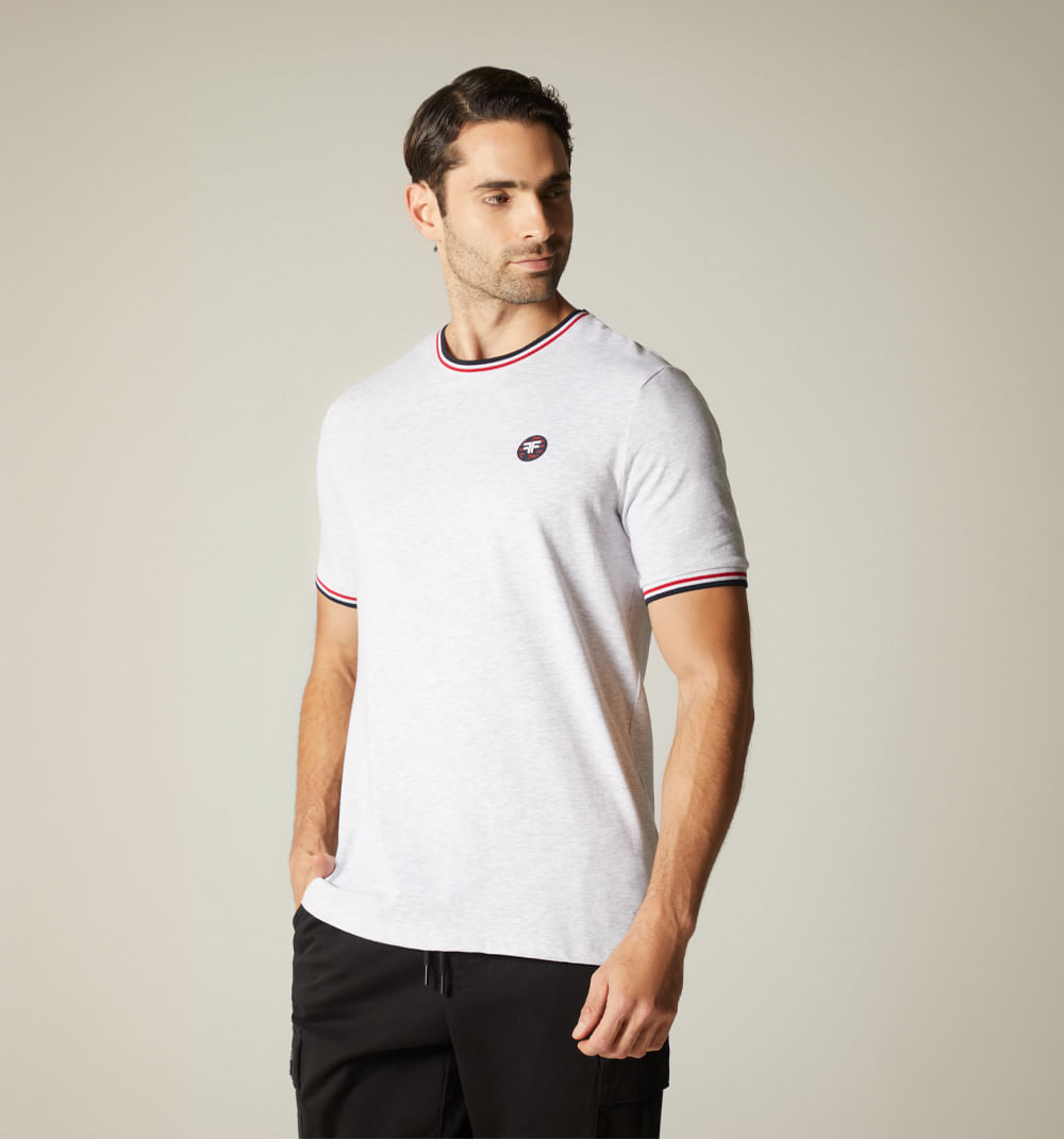 Camiseta para hombre con bordado cuello