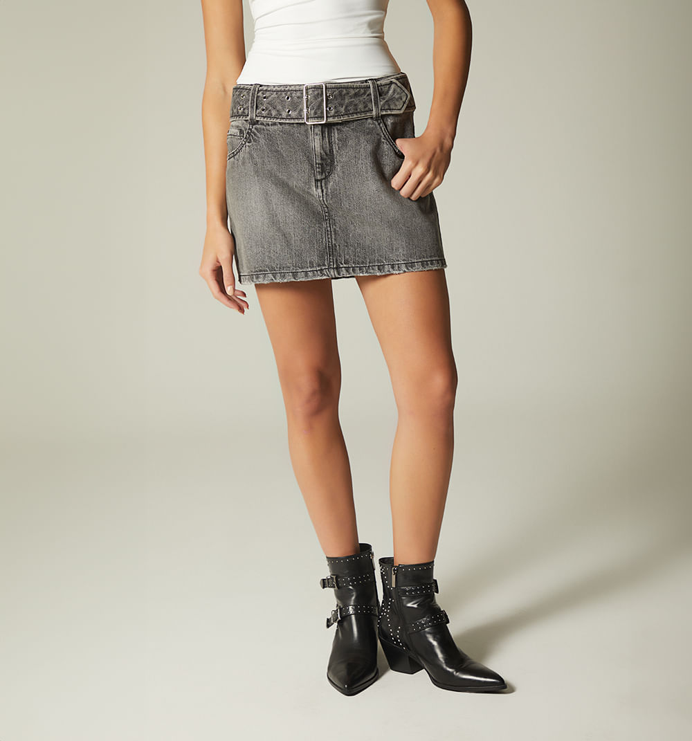 Falda corta con cinturon misma tela