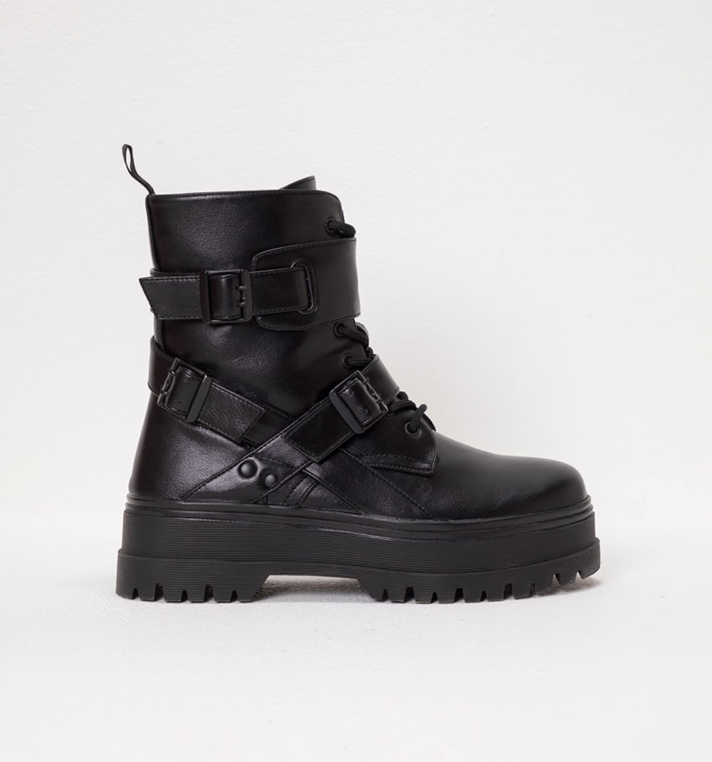 Botin tipo biker con correas cruzadas