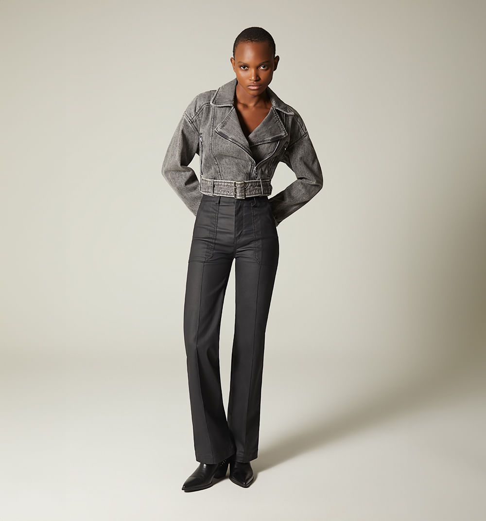 Chaqueta corta estilo motero