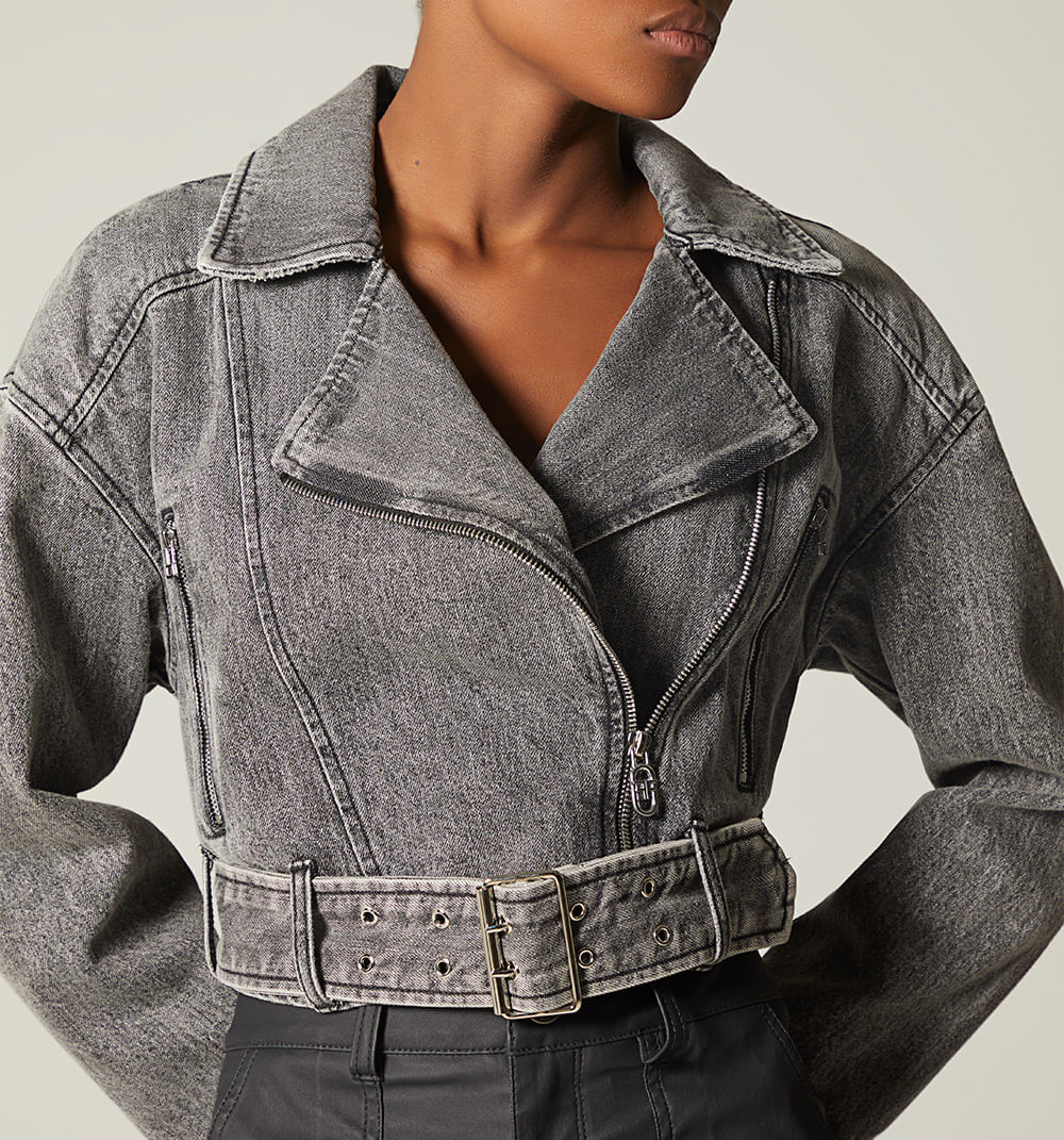 Chaqueta corta estilo motero